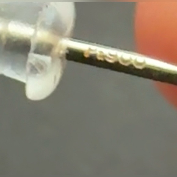 Platinum Diamond Stud Earrings .20ct Pt900 - Picture 4 of 5